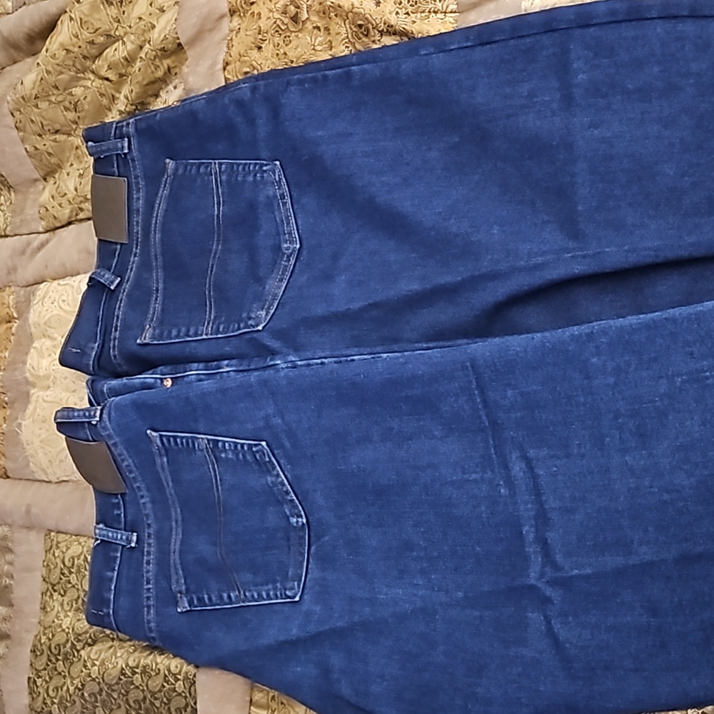 2 Pairs of Mens Reg Fit Lee Jeans.Used In Great Condition!!